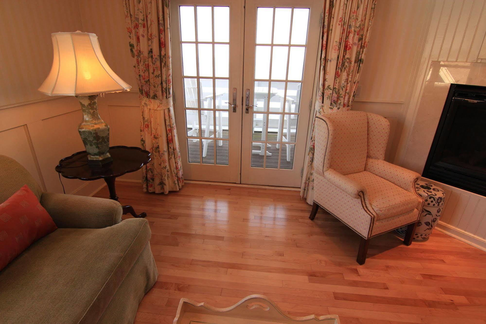 Anchor Inn Beach House Провинстаун Экстерьер фото